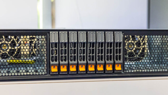 Supermicro SYS 212GB NR Front